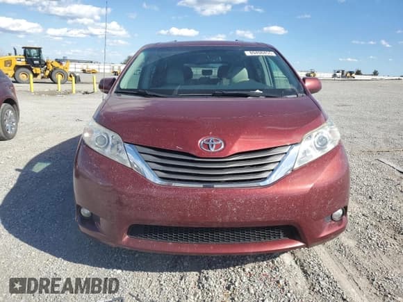 ✅ 2012 Toyota Sienna XLE • VIN: 5TDYK3DC1CS272741 • Lot: 89498455. Wystawiony na Copart z przebiegiem 295 592 mil. Bezpłatny archiwum sprzedaży aukcyjnych z USA i szczegółowy raport historii pojazdu na DreamBid. Zdjęcie 5.