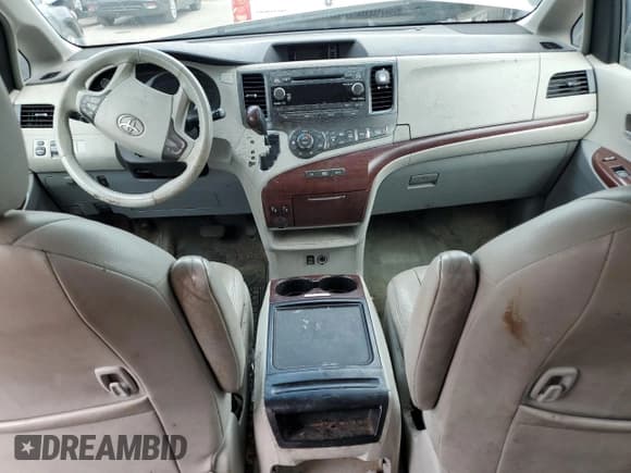 ✅ 2012 Toyota Sienna XLE • VIN: 5TDYK3DC1CS186412 • Lot: 62775005. Wystawiony na Copart z przebiegiem Nie podano. Bezpłatny archiwum sprzedaży aukcyjnych z USA i szczegółowy raport historii pojazdu na DreamBid. Zdjęcie 8.