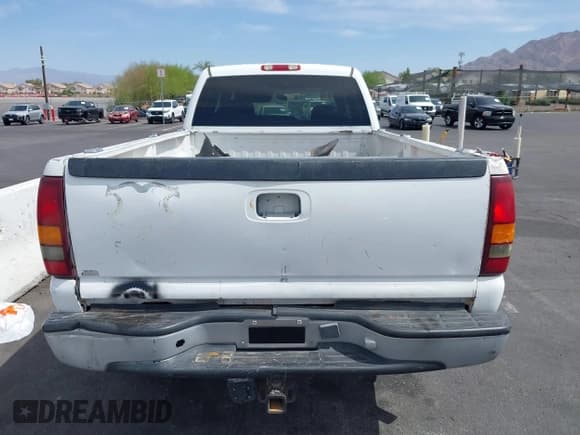 ✅ 2001 Chevrolet Silverado 2500HD LS • VIN: 1GCHC23GX1F202504 • Lot: 42361816. Wystawiony na IAAI z przebiegiem Nie podano. Bezpłatny archiwum sprzedaży aukcyjnych z USA i szczegółowy raport historii pojazdu na DreamBid. Zdjęcie 19.