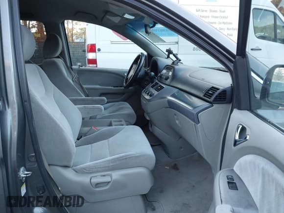✅ 2008 Honda Odyssey LX • VIN: 5FNRL38208B030618 • Lot: 43701214. Listed on IAAI with 157,162 mi. Free auction sales archive from the USA and detailed vehicle history report at DreamBid. Image 5.