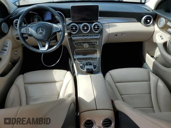 ✅ 2017 Mercedes-Benz C 300 • VIN: 55SWF4KBXHU220949 • Lot: 56018725. Wystawiony na Copart z przebiegiem 117 826 mil. Bezpłatny archiwum sprzedaży aukcyjnych z USA i szczegółowy raport historii pojazdu na DreamBid. Zdjęcie 8.