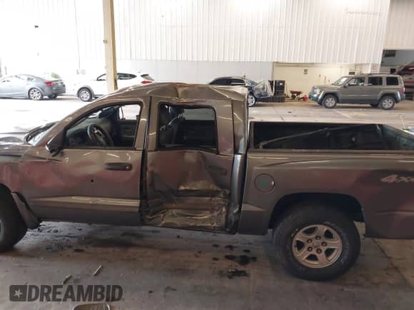 2005 Dodge Dakota Laramie with VIN 1D7HW58N05S263024, listed as a IAAI auction lot 42239608 with 171,943 mi miles and . Bid and sale history available at DreamBid. Image 14.