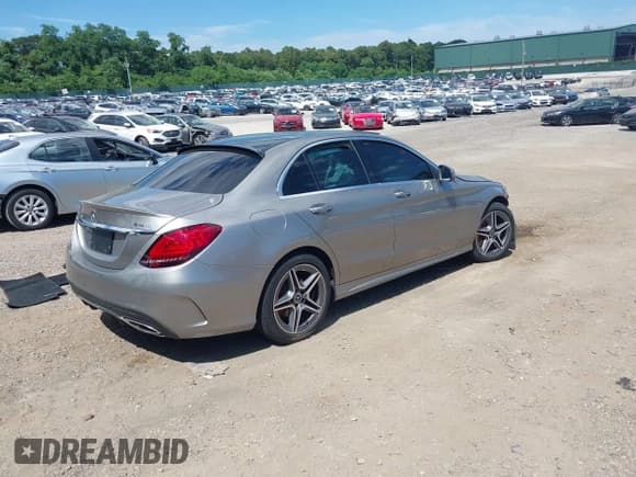 ✅ 2021 Mercedes-Benz C 300 • VIN: W1KWF8EB8MR648727 • Lot: 42794450. Wystawiony na IAAI z przebiegiem 48 928 mil. Bezpłatny archiwum sprzedaży aukcyjnych z USA i szczegółowy raport historii pojazdu na DreamBid. Zdjęcie 4.