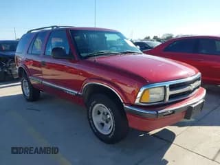 ✅ 1996 Chevrolet Blazer • VIN: 1GNCS13W7T2219261 • Lot: 41421754. Wystawiony na IAAI z przebiegiem 205 320 mil. Bezpłatny archiwum sprzedaży aukcyjnych z USA i szczegółowy raport historii pojazdu na DreamBid. Zdjęcie 1.
