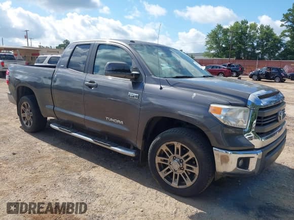✅ 2015 Toyota Tundra SR5 • VIN: 5TFRY5F19FX190460 • Lot: 42576801. Wystawiony na IAAI z przebiegiem 193 883 mil. Bezpłatny archiwum sprzedaży aukcyjnych z USA i szczegółowy raport historii pojazdu na DreamBid. Zdjęcie 1.