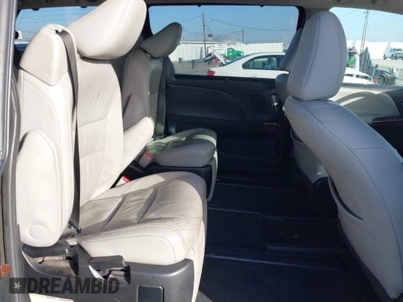 ✅ 2015 Toyota Sienna XLE • VIN: 5TDYK3DC9FS662992 • Лот: 43652531. Опубликован ранее на IAAI с пробегом 71 986 миль. Бесплатный доступ к архиву аукционных продаж из США и подробный отчёт об истории автомобиля на DreamBid. Изображение 8.