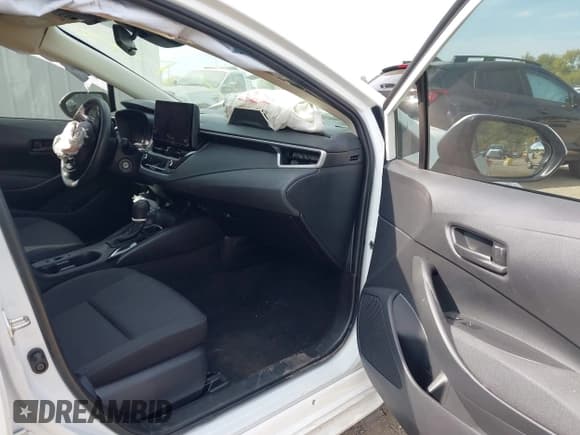 ✅ 2024 Toyota Corolla LE • VIN: JTDB4MEE8R3019397 • Lot: 43206910. Wystawiony na IAAI z przebiegiem 67 117 mil. Bezpłatny archiwum sprzedaży aukcyjnych z USA i szczegółowy raport historii pojazdu na DreamBid. Zdjęcie 5.