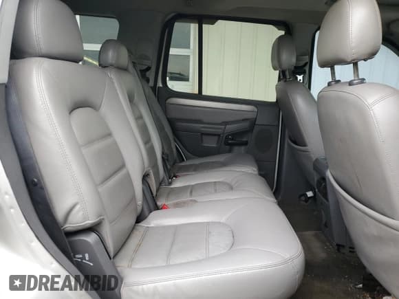 ✅ 2005 Ford Explorer XLT • VIN: 1FMZU63K45UA38225 • Лот: 51774745. Опубликован ранее на Copart с пробегом 263 066 миль. Бесплатный доступ к архиву аукционных продаж из США и подробный отчёт об истории автомобиля на DreamBid. Изображение 11.