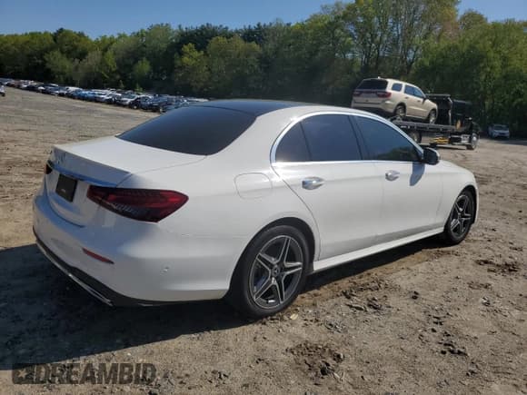 ✅ 2022 Mercedes-Benz E 350 • VIN: W1KZF8EB0NB021009 • Lot: 56456865. Listed on Copart with 25,461 mi. Free auction sales archive from the USA and detailed vehicle history report at DreamBid. Image 3.