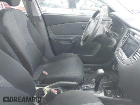 ✅ 2009 Kia Rio LX • VIN: KNADE223696518773 • Лот: 42692771. Опубликован ранее на IAAI с пробегом 156 430 миль. Бесплатный доступ к архиву аукционных продаж из США и подробный отчёт об истории автомобиля на DreamBid. Изображение 5.