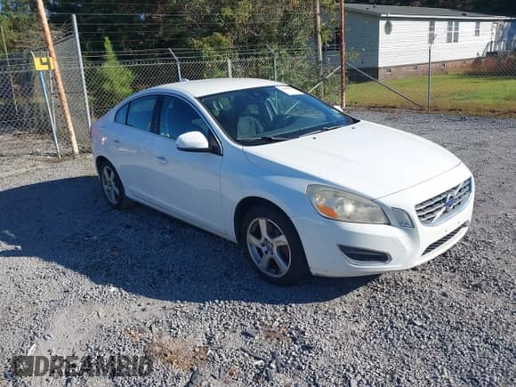 ✅ 2012 Volvo S60 T5 • VIN: YV1622FS8C2045697 • Lot: 43489928. Wystawiony na IAAI z przebiegiem 140 197 mil. Bezpłatny archiwum sprzedaży aukcyjnych z USA i szczegółowy raport historii pojazdu na DreamBid. Zdjęcie 1.