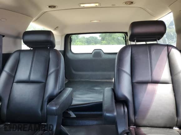 2010 Chevrolet Suburban LT z VIN 1GNUKJE31AR179240, wystawiony jako Copart lot #80190065 z przebiegiem 201 388 mil mil oraz Szkoda całkowita • Salvage title. Historia ofert i sprzedaży dostępna na DreamBid. Obrazek 10.