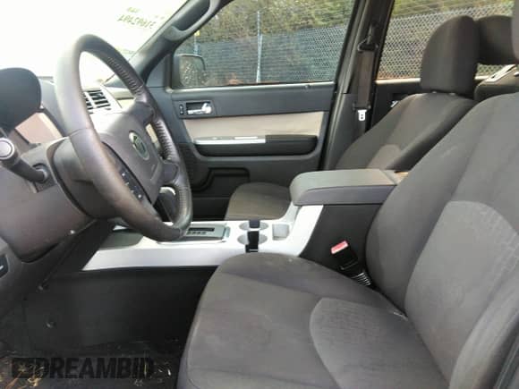 2010 Mercury Mariner z VIN 4M2CN8B71AKJ14810, wystawiony jako IAAI lot #42851857 z przebiegiem 170 028 mil mil oraz . Historia ofert i sprzedaży dostępna na DreamBid. Obrazek 5.