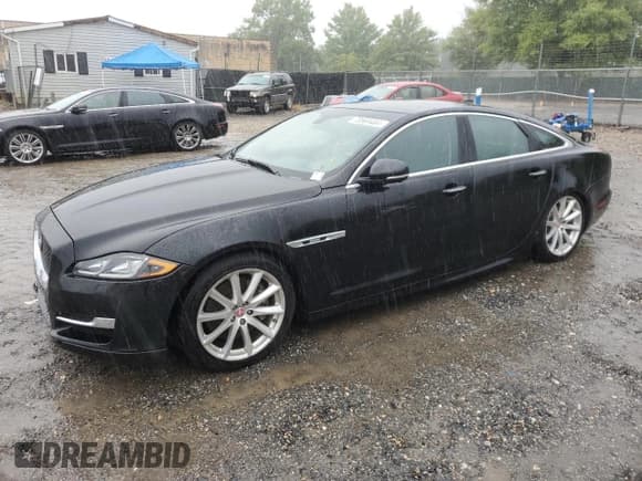 ✅ 2016 Jaguar XJ R-Sport • VIN: SAJWJ1CD7G8V95129 • Лот: 73569464. Опубликован ранее на Copart с пробегом 143 740 миль. Бесплатный доступ к архиву аукционных продаж из США и подробный отчёт об истории автомобиля на DreamBid. Изображение 1.