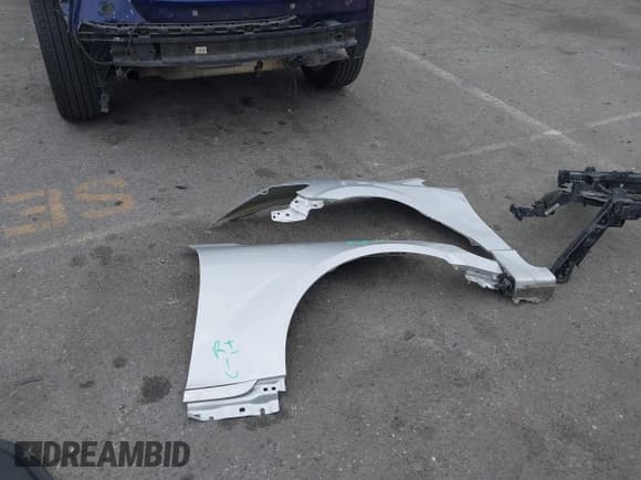 ✅ 2017 Genesis G90 Premium • VIN: KMHG34JA4HU034088 • Lot: 42180397. Listed on IAAI with 123,318 mi. Free auction sales archive from the USA and detailed vehicle history report at DreamBid. Image 12.