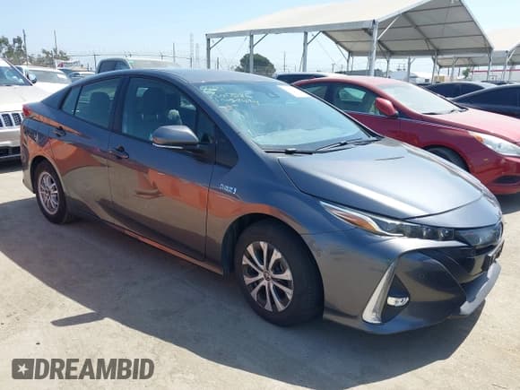 ✅ 2021 Toyota Prius LE • VIN: JTDKAMFP3M3167586 • Lot: 39672661. Wystawiony na IAAI z przebiegiem 42 050 mil. Bezpłatny archiwum sprzedaży aukcyjnych z USA i szczegółowy raport historii pojazdu na DreamBid. Zdjęcie 1.