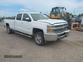 2015 Chevrolet Silverado 2500HD LT with VIN 1GC1KVEG7FF538878, listed as a IAAI auction lot 43325205 with 321,912 mi miles and . Bid and sale history available at DreamBid. Image 1.