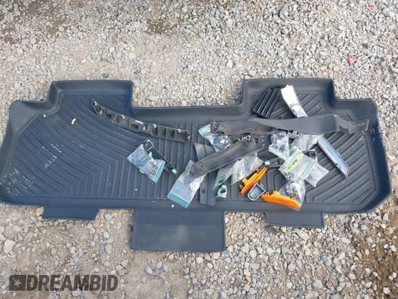 ✅ 2022 Chevrolet Traverse LT Cloth • VIN: 1GNEVGKW2NJ124507 • Lot: 43565965. Listed on IAAI with 137,893 mi. Free auction sales archive from the USA and detailed vehicle history report at DreamBid. Image 18.