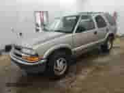 2001 Chevrolet Blazer LT z VIN 1GNDT13W81K237282, wystawiony jako Copart lot #77246084 z przebiegiem 200 614 mil mil oraz Szkoda całkowita • Salvage title. Historia ofert i sprzedaży dostępna na DreamBid. Obrazek 1.