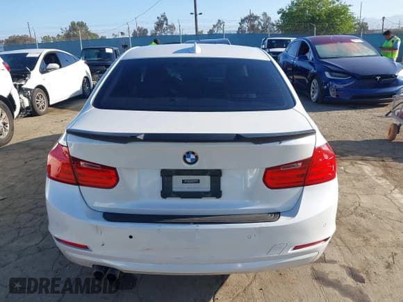 ✅ 2015 BMW 3 Series 328i • VIN: WBA3C1C55FK123417 • Lot: 42222908. Listed on IAAI with 115,075 mi. Free auction sales archive from the USA and detailed vehicle history report at DreamBid. Image 16.