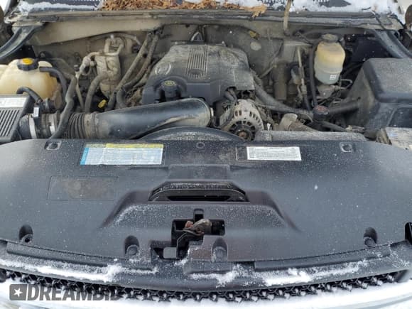 ✅ 2001 Chevrolet Silverado 2500HD LS • VIN: 1GCHK29G11E266964 • Лот: 46182055. Опубликован ранее на Copart с пробегом 208 512 миль. Бесплатный доступ к архиву аукционных продаж из США и подробный отчёт об истории автомобиля на DreamBid. Изображение 11.