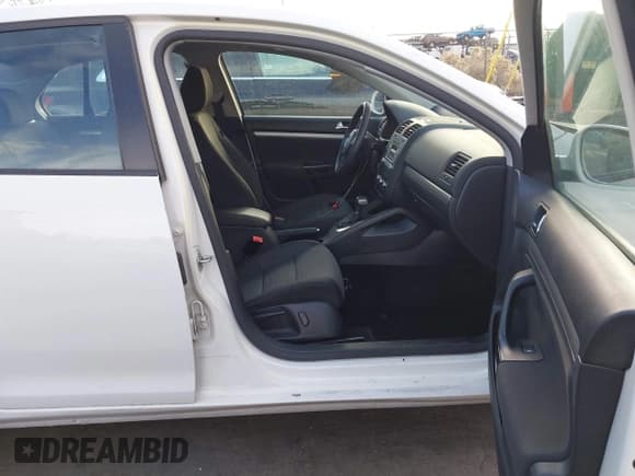 ✅ 2010 Volkswagen Jetta S • VIN: 3VWJX7AJ3AM003616 • Лот: 43747102. Опубликован ранее на IAAI с пробегом 186 283 миль. Бесплатный доступ к архиву аукционных продаж из США и подробный отчёт об истории автомобиля на DreamBid. Изображение 5.