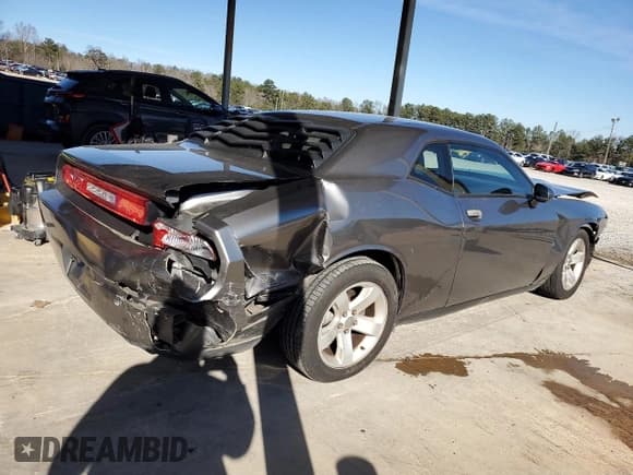 ✅ 2012 Dodge Challenger SXT Plus • VIN: 2C3CDYAG0CH135401 • Lot: 41336245. Wystawiony na Copart z przebiegiem Nie podano. Bezpłatny archiwum sprzedaży aukcyjnych z USA i szczegółowy raport historii pojazdu na DreamBid. Zdjęcie 3.