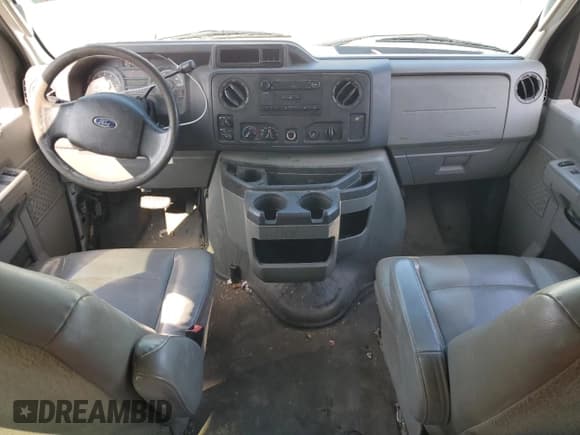 ✅ 2012 Ford Econoline Passenger XL • VIN: 1FBNE3BL2CDB12008 • Лот: 68041355. Опубликован ранее на Copart с пробегом 132 162 миль. Бесплатный доступ к архиву аукционных продаж из США и подробный отчёт об истории автомобиля на DreamBid. Изображение 8.