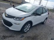 ✅ 2020 Chevrolet Bolt EV LT • VIN: 1G1FY6S02L4137403 • Lot: 41930545. Wystawiony na IAAI z przebiegiem 20 385 mil. Bezpłatny archiwum sprzedaży aukcyjnych z USA i szczegółowy raport historii pojazdu na DreamBid. Zdjęcie 2.