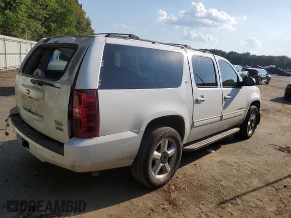 ✅ 2009 Chevrolet Suburban 2LT • VIN: 1GNFC260X9R251418 • Lot: 72032294. Wystawiony na Copart z przebiegiem 356 395 mil. Bezpłatny archiwum sprzedaży aukcyjnych z USA i szczegółowy raport historii pojazdu na DreamBid. Zdjęcie 3.