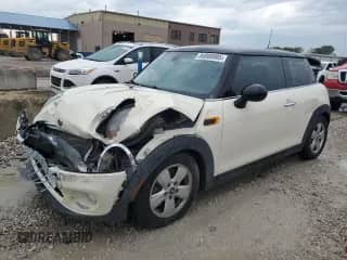 2015 MINI Hardtop с VIN WMWXM5C5XF3A58549, выставлен на аукционе Copart как лот 80888805 с пробегом 92 333 миль миль и Списание • Salvage title. История ставок и продаж доступна на DreamBid. Изображение 1.