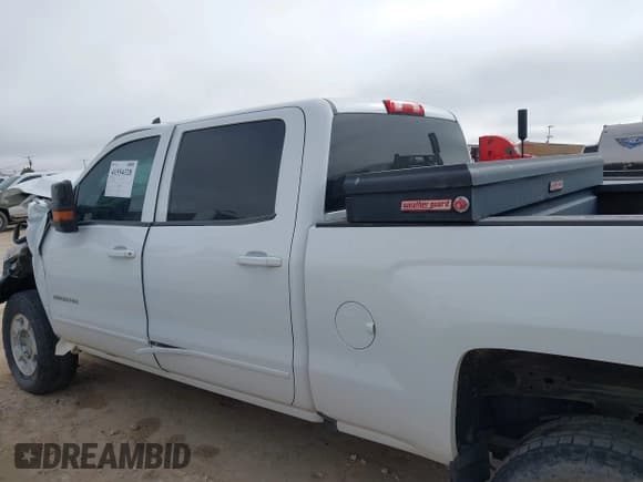 ✅ 2019 Chevrolet Silverado 2500HD LT • VIN: 1GC1KSEG3KF123629 • Lot: 41554328. Wystawiony na IAAI z przebiegiem Nie podano. Bezpłatny archiwum sprzedaży aukcyjnych z USA i szczegółowy raport historii pojazdu na DreamBid. Zdjęcie 14.