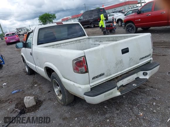 ✅ 2000 Chevrolet S-10 LS • VIN: 1GCCS1444Y8124683 • Лот: 42253458. Опубликован ранее на IAAI с пробегом 265 741 миль. Бесплатный доступ к архиву аукционных продаж из США и подробный отчёт об истории автомобиля на DreamBid. Изображение 3.