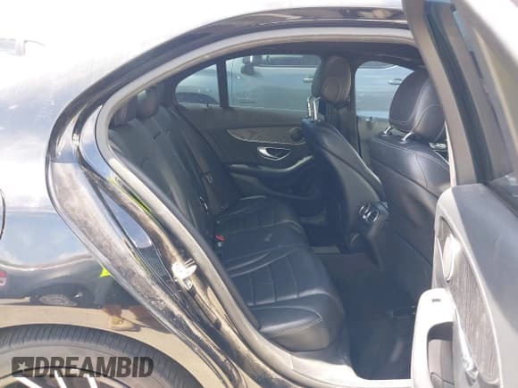 ✅ 2016 Mercedes-Benz C 300 • VIN: 55SWF4JB9GU169458 • Lot: 42594453. Wystawiony na IAAI z przebiegiem 171 688 mil. Bezpłatny archiwum sprzedaży aukcyjnych z USA i szczegółowy raport historii pojazdu na DreamBid. Zdjęcie 8.