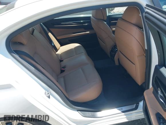 ✅ 2011 BMW 7 Series 750Li • VIN: WBAKB8C51BC852090 • Лот: 42612038. Опубликован ранее на IAAI с пробегом 101 179 миль. Бесплатный доступ к архиву аукционных продаж из США и подробный отчёт об истории автомобиля на DreamBid. Изображение 8.