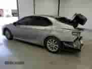 2021 Toyota Camry LE z VIN 4T1C11BKXMU027196, wystawiony jako Copart lot #62643665 z przebiegiem 35 494 mil mil oraz Czysty tytuł • Clean title. Historia ofert i sprzedaży dostępna na DreamBid. Obrazek 2.