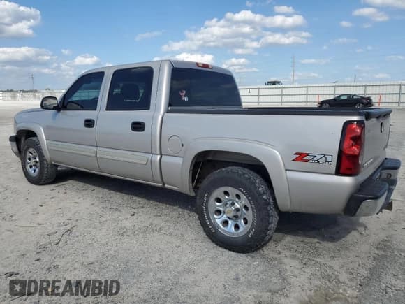 ✅ 2005 Chevrolet Silverado 1500 Z71 • VIN: 2GCEK13T651141887 • Лот: 73577344. Опубликован ранее на Copart с пробегом 220 920 миль. Бесплатный доступ к архиву аукционных продаж из США и подробный отчёт об истории автомобиля на DreamBid. Изображение 2.