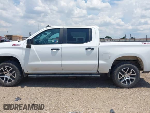 ✅ 2019 Chevrolet Silverado 1500 LT Trail Boss • VIN: 3GCPYFED3KG123716 • Lot: 42710140. Wystawiony na IAAI z przebiegiem 118 170 mil. Bezpłatny archiwum sprzedaży aukcyjnych z USA i szczegółowy raport historii pojazdu na DreamBid. Zdjęcie 14.