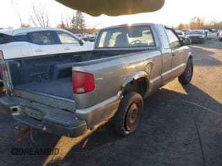 ✅ 2003 GMC Sonoma SL • VIN: 1GTDT19X438112238 • Lot: 43596284. Wystawiony na IAAI z przebiegiem 192 916 mil. Bezpłatny archiwum sprzedaży aukcyjnych z USA i szczegółowy raport historii pojazdu na DreamBid. Zdjęcie 4.