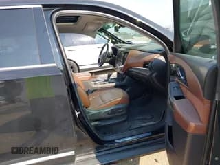 ✅ 2019 Chevrolet Traverse RS • VIN: 1GNEVJKW7KJ135365 • Lot: 43263216. Wystawiony na IAAI z przebiegiem 125 648 mil. Bezpłatny archiwum sprzedaży aukcyjnych z USA i szczegółowy raport historii pojazdu na DreamBid. Zdjęcie 5.