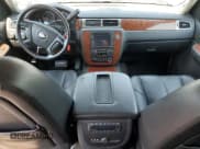 ✅ 2008 Chevrolet Suburban 1LT • VIN: 1GNFK16338J217017 • Lot: 69183005. Wystawiony na Copart z przebiegiem 215 557 mil. Bezpłatny archiwum sprzedaży aukcyjnych z USA i szczegółowy raport historii pojazdu na DreamBid. Zdjęcie 8.