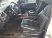 ✅ 2008 Chevrolet Avalanche 2LT • VIN: 3GNEC12048G233569 • Lot: 56966565. Wystawiony na Copart z przebiegiem 17 228 mil. Bezpłatny archiwum sprzedaży aukcyjnych z USA i szczegółowy raport historii pojazdu na DreamBid. Zdjęcie 7.