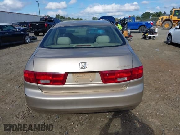 ✅ 2005 Honda Accord EX • VIN: 1HGCM56785A102815 • Lot: 43398308. Wystawiony na IAAI z przebiegiem 328 991 mil. Bezpłatny archiwum sprzedaży aukcyjnych z USA i szczegółowy raport historii pojazdu na DreamBid. Zdjęcie 16.