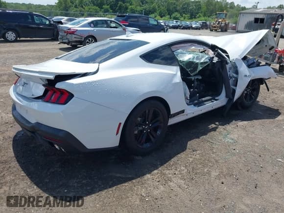 ✅ 2024 Ford Mustang GT • VIN: 1FA6P8CF1R5428122 • Lot: 42553827. Listed on IAAI with Not provided. Free auction sales archive from the USA and detailed vehicle history report at DreamBid. Image 4.