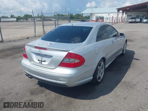✅ 2006 Mercedes-Benz CLK 500 • VIN: WDBTJ75J26F178355 • Лот: 43110217. Опубликован ранее на IAAI с пробегом 155 719 миль. Бесплатный доступ к архиву аукционных продаж из США и подробный отчёт об истории автомобиля на DreamBid. Изображение 4.