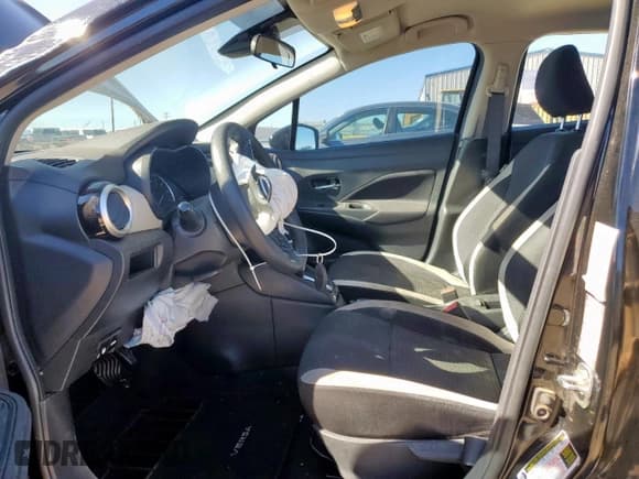 ✅ 2021 Nissan Versa SV • VIN: 3N1CN8EV0ML886138 • Lot: 90412245. Listed on Copart with 85,823 mi. Free auction sales archive from the USA and detailed vehicle history report at DreamBid. Image 7.