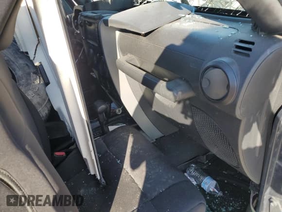 ✅ 2008 Jeep Wrangler X • VIN: 1J4FA24178L595522 • Lot: 82208855. Listed on Copart with Not provided. Free auction sales archive from the USA and detailed vehicle history report at DreamBid. Image 8.