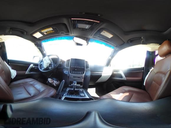 ✅ 2019 Toyota Land Cruiser • VIN: JTMCY7AJ3K4082162 • Lot: 41893581. Wystawiony na IAAI z przebiegiem 69 873 mil. Bezpłatny archiwum sprzedaży aukcyjnych z USA i szczegółowy raport historii pojazdu na DreamBid. Zdjęcie 18.