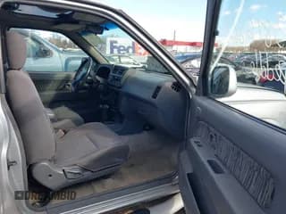 ✅ 2000 Nissan Frontier XE • VIN: 1N6ED26Y7YC412605 • Lot: 43816802. Listed on IAAI with 280,025 mi. Free auction sales archive from the USA and detailed vehicle history report at DreamBid. Image 5.