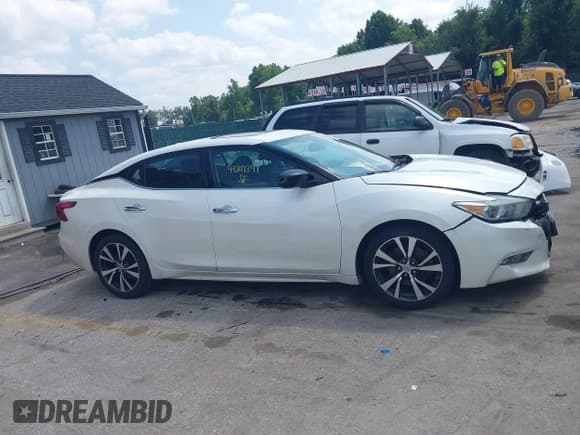 ✅ 2016 Nissan Maxima Platinum • VIN: 1N4AA6AP4GC421640 • Лот: 42817391. Опубликован ранее на IAAI с пробегом 161 728 миль. Бесплатный доступ к архиву аукционных продаж из США и подробный отчёт об истории автомобиля на DreamBid. Изображение 13.